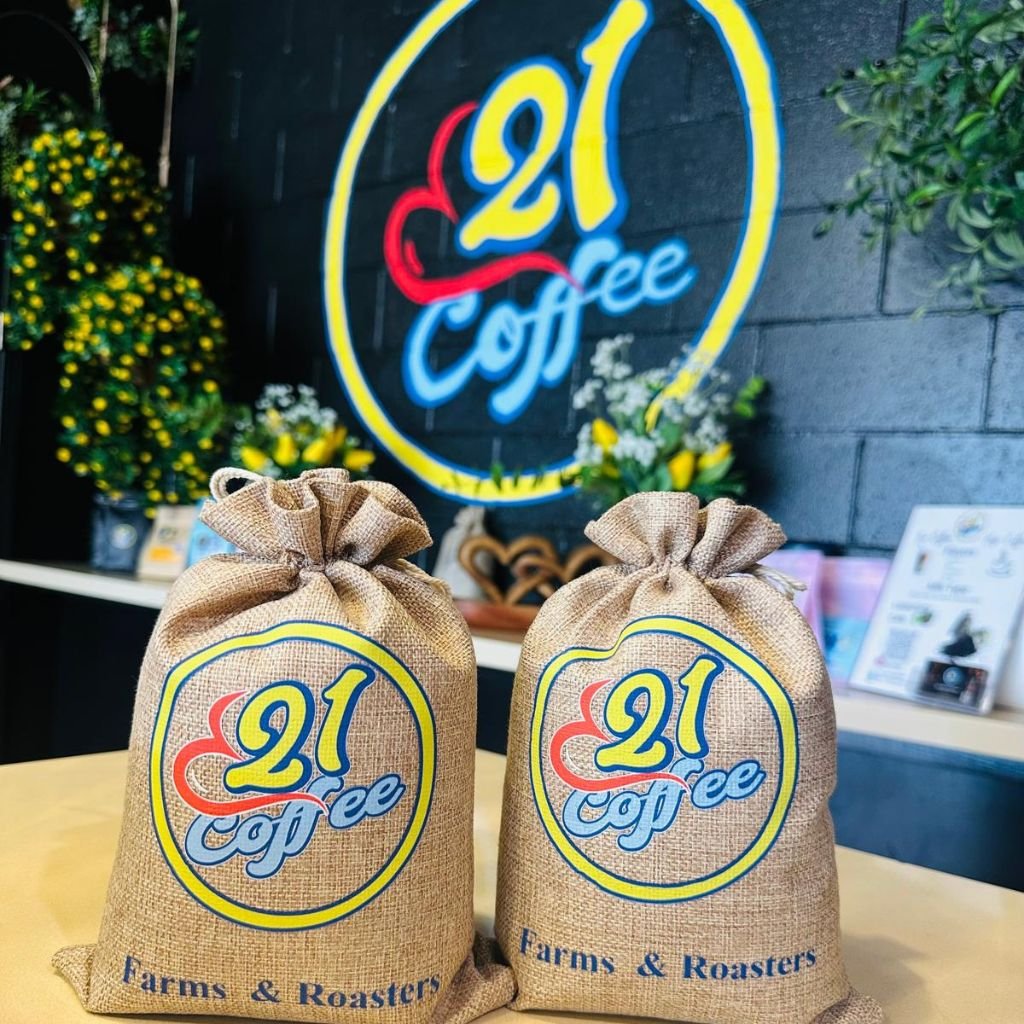 Aquí se tuesta café de calidad y se construye inclusión. 21 Coffee – 3006 E Florence Ave, Unit 103, Huntington Park, CA 90255.