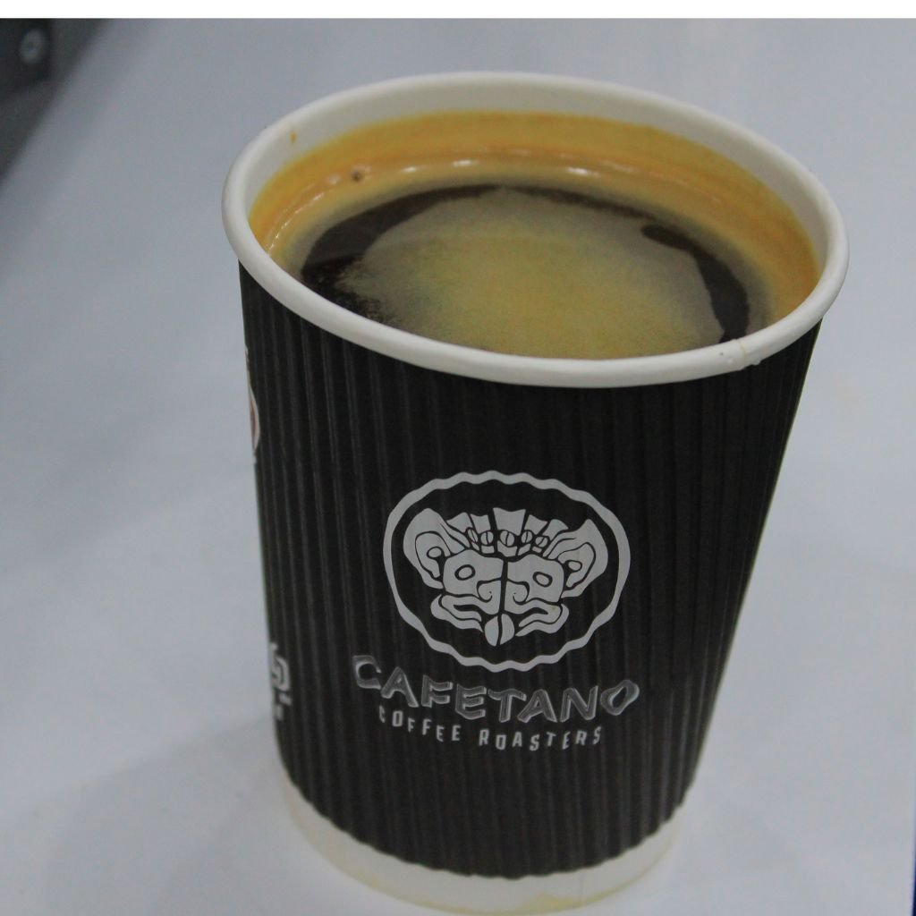 Vaso de café de Cafetano (Tegucigalpa, Honduras), reconocido en el ranking The World’s 100 Best Coffee Shops 2026 (#91 mundial y #17 de la región).