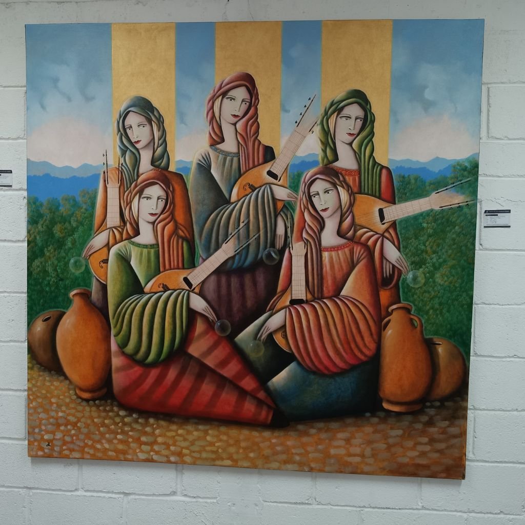 Las mandolineras (70 x 70 cm), obra en acrílico de César Milla, exhibida en la Galería de Arte Cimarrón PIKHN de Valle de Ángeles.