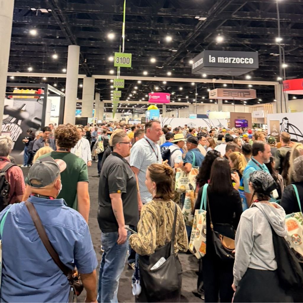 Países de América Latina participaron activamente entre el 10 y el 12 de abril en el World of Coffee San Diego 2026, evento que atrajo alrededor de 17.000 visitantes de más de 90 países.