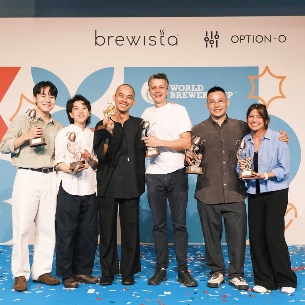 Nas Jaafar (Malasia), campeón mundial, junto a los finalistas de Australia, Hong Kong SAR, República Checa, Corea del Sur y Francia.