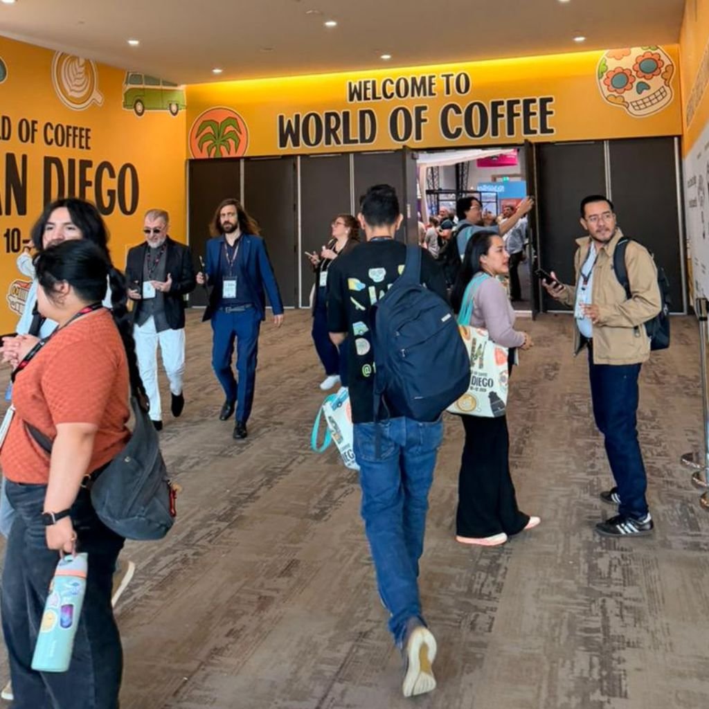 Asistentes del World of Coffee San Diego 2026, uno de los principales eventos internacionales de café de especialidad de Estados Unidos, celebrado en abril de 2026.