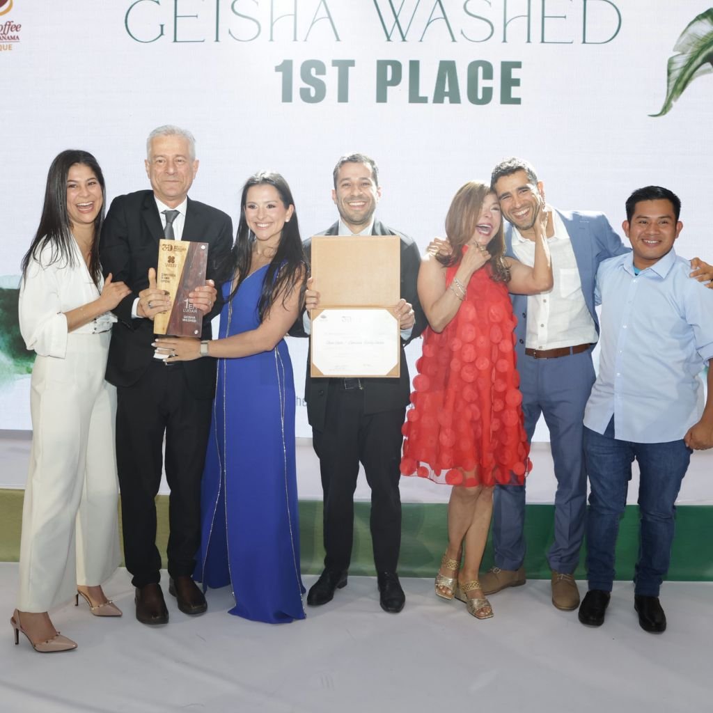 Lamastus Family Estates celebra primer lugar en Geisha Lavado.