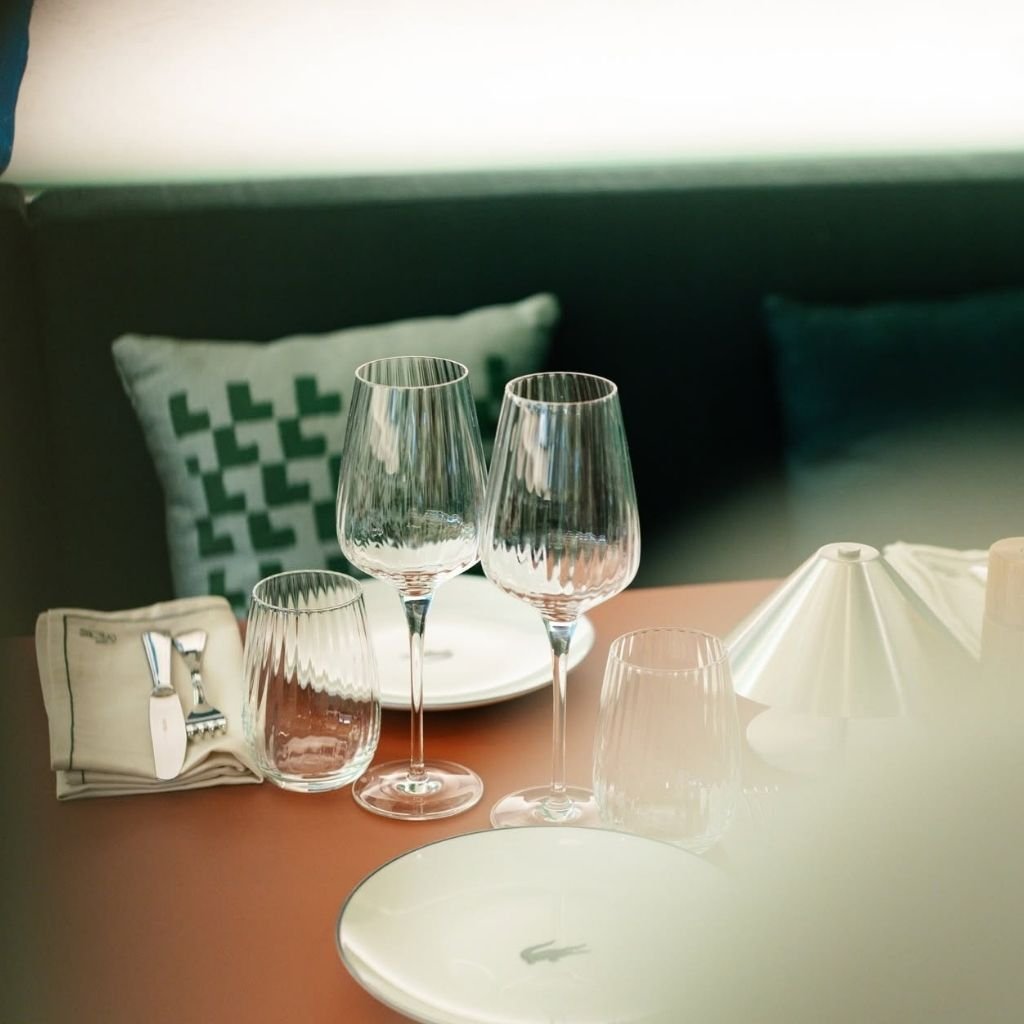 Francia: Café Lacoste (París, avenue Franklin D. Roosevelt)