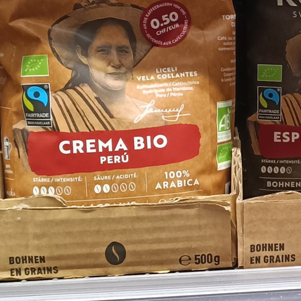 Café producido en Perú y vendido en Europa con el sello Fairtrade.