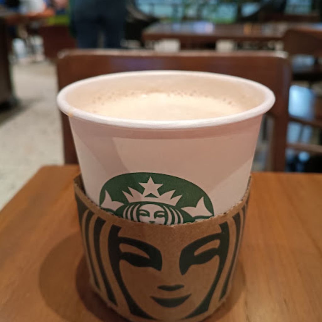 Los adultos estadounidenses beben aproximadamente 454 millones de tazas de café al día, según el Informe de otoño de 2026 sobre las tendencias de datos nacionales del café (NCDT, por sus siglas en inglés), realizado por Dig Insights en nombre de la Asociación Nacional del Café en junio de 2026.