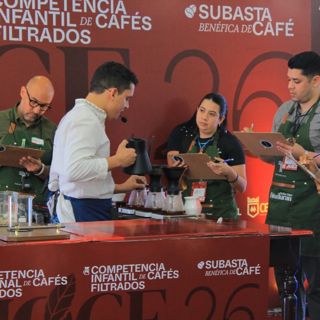 Honduras Cofee Expo 2026 concluyó el sábado 26 de septiembre de 2026 con conferencias técnicas y científicas sobre caficultura y competencias nacionales en Comayagua, Honduras.
